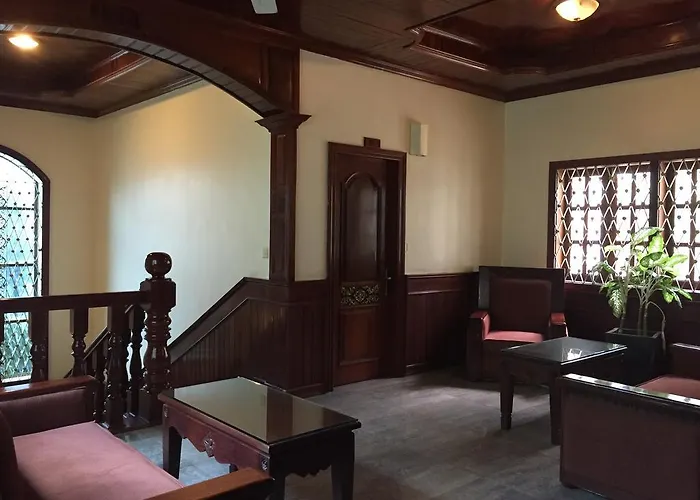 Bed & Breakfast River Village Manor 3*