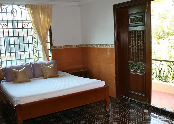 Bed & Breakfast River Village Manor 3*