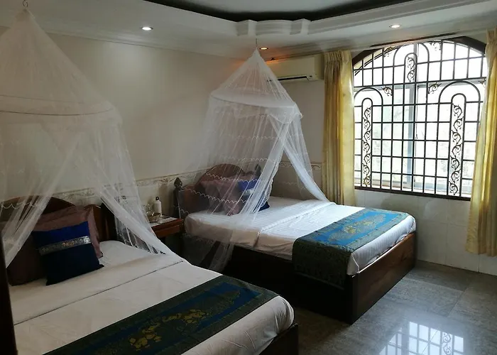 Bed & Breakfast River Village Manor 3*