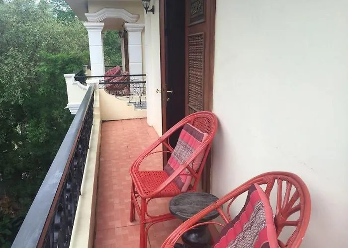 Bed & Breakfast River Village Manor 3*