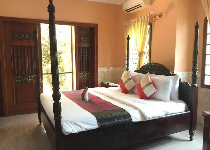Bed & Breakfast River Village Manor 3*