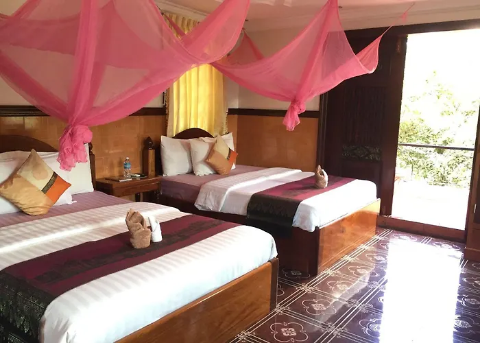 Bed & Breakfast River Village Manor 3*